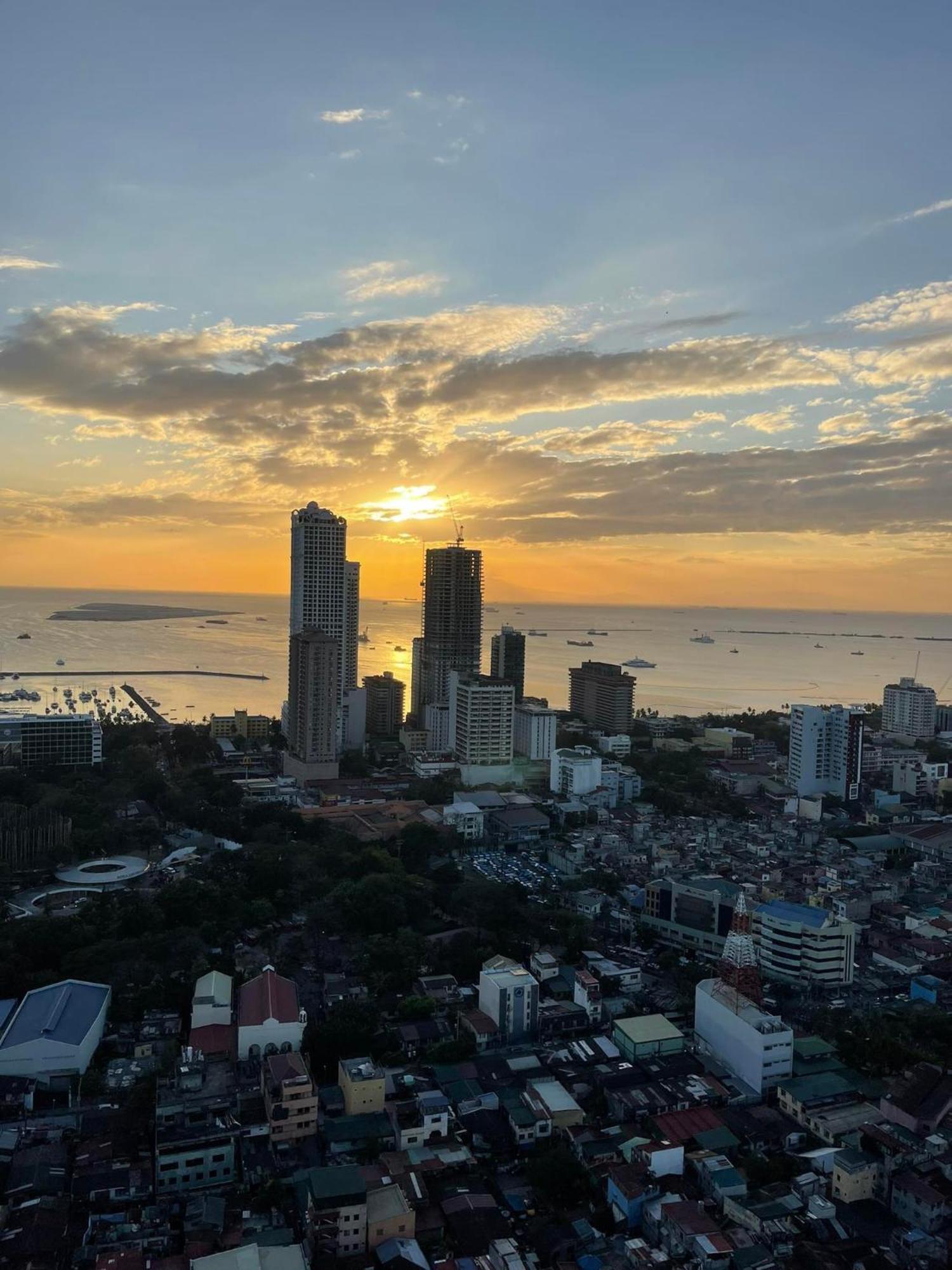 Green Residences Staycation By Pbyy Manila Bagian luar foto