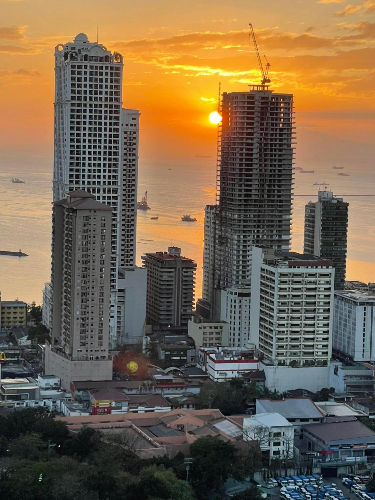Green Residences Staycation By Pbyy Manila Bagian luar foto