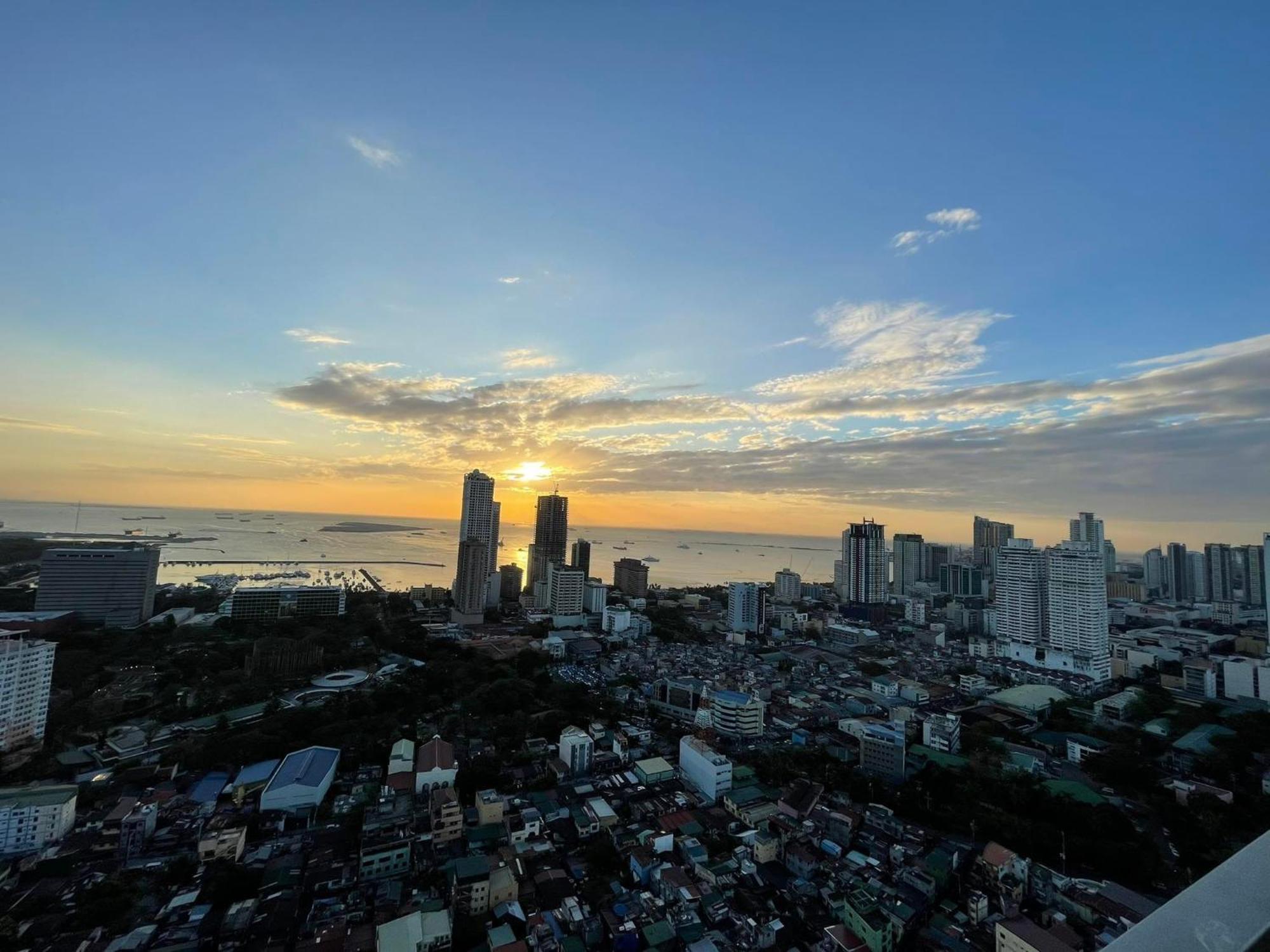Green Residences Staycation By Pbyy Manila Bagian luar foto