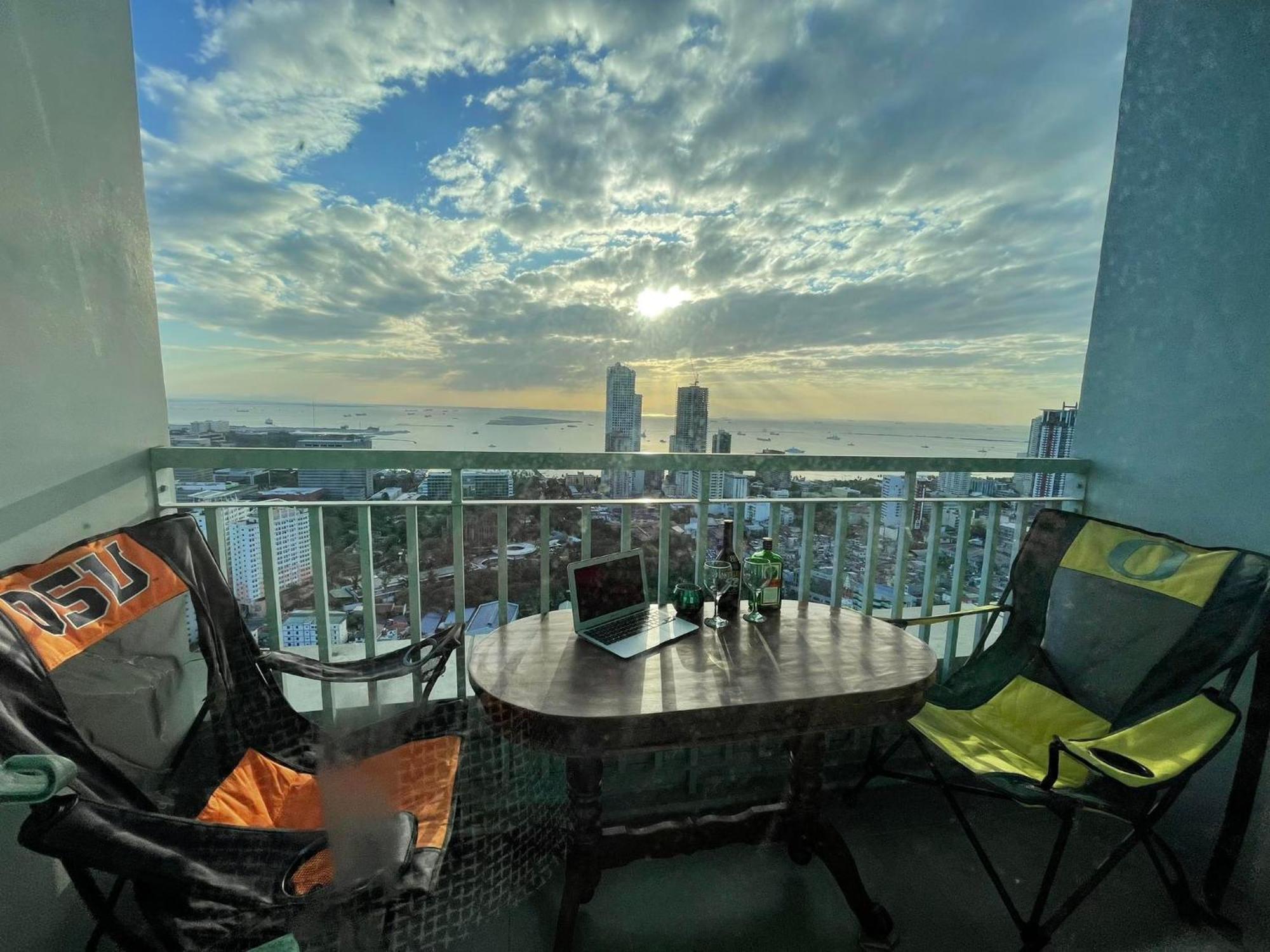 Green Residences Staycation By Pbyy Manila Bagian luar foto