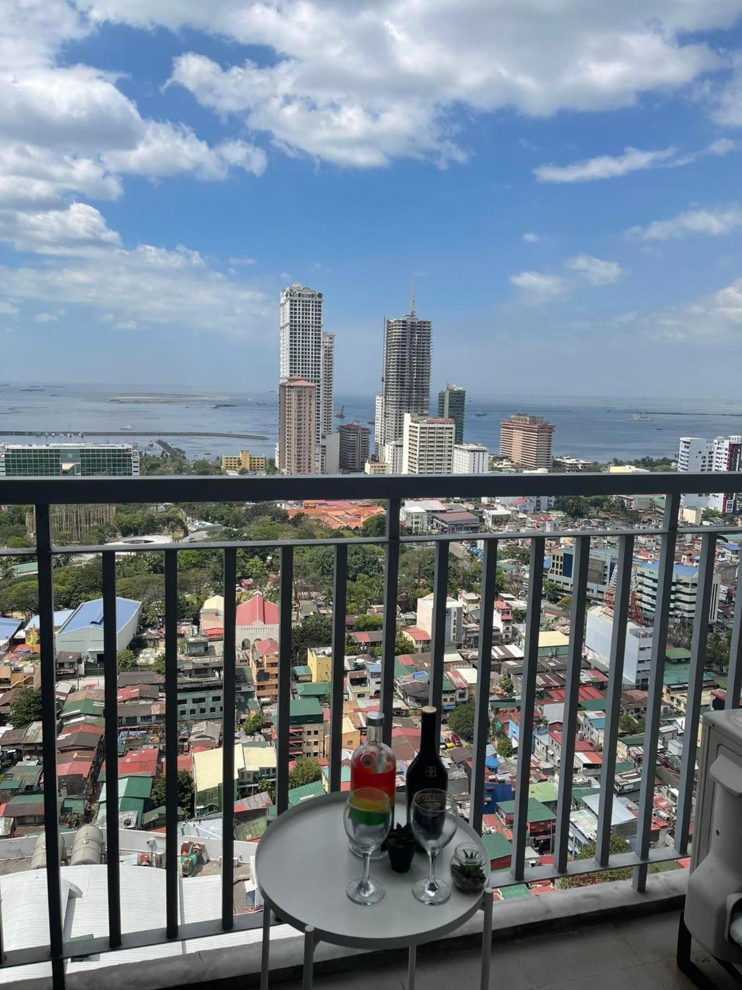 Green Residences Staycation By Pbyy Manila Bagian luar foto